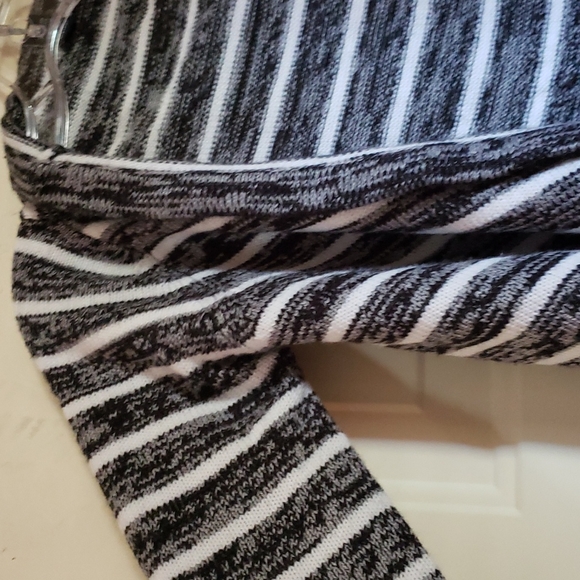 SALE‼️ Girls Cardigan💫 - Picture 2 of 3